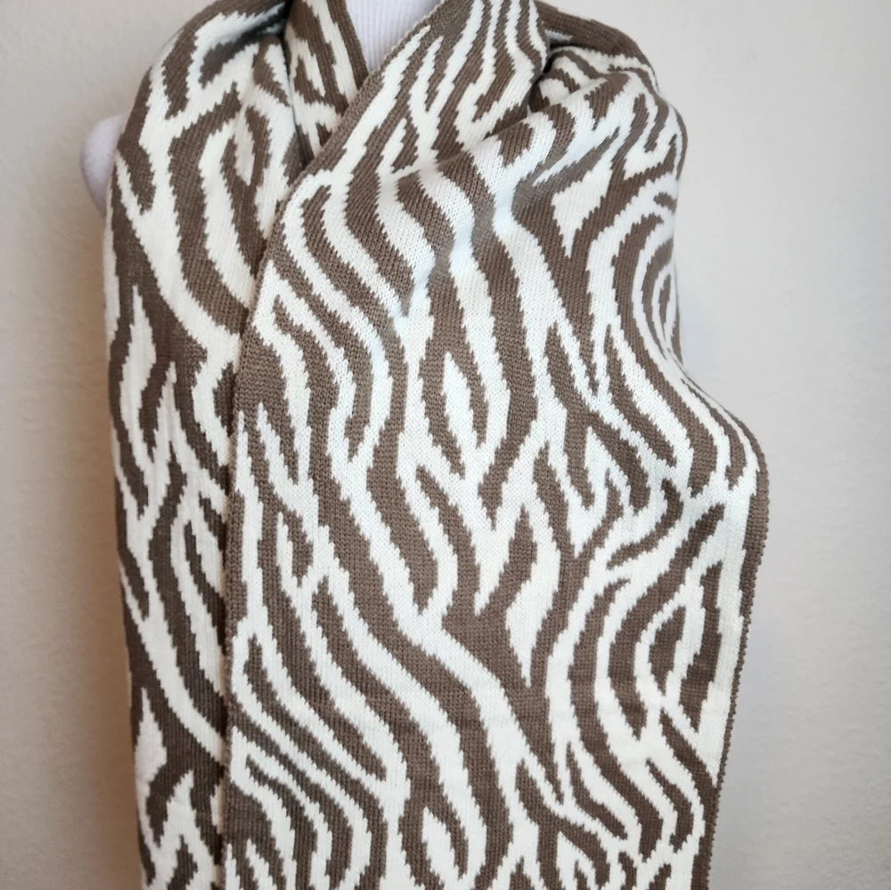 Jessica Simpson Animal Print Rectangle Cream & Tan Women's Knit Scarf NWOT